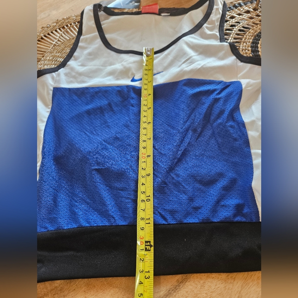 Nwt Nike tank- xl - Picture 9 of 9